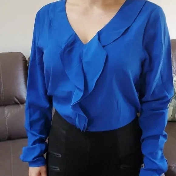 EUC AT Long Sleeve V-Neck w/Cascade Ruffle Detail - Picture 2 of 8